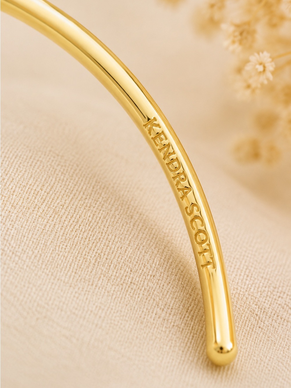 Kendra Scott Selena Hoop Earrings In Gold. - Picture 5 of 6